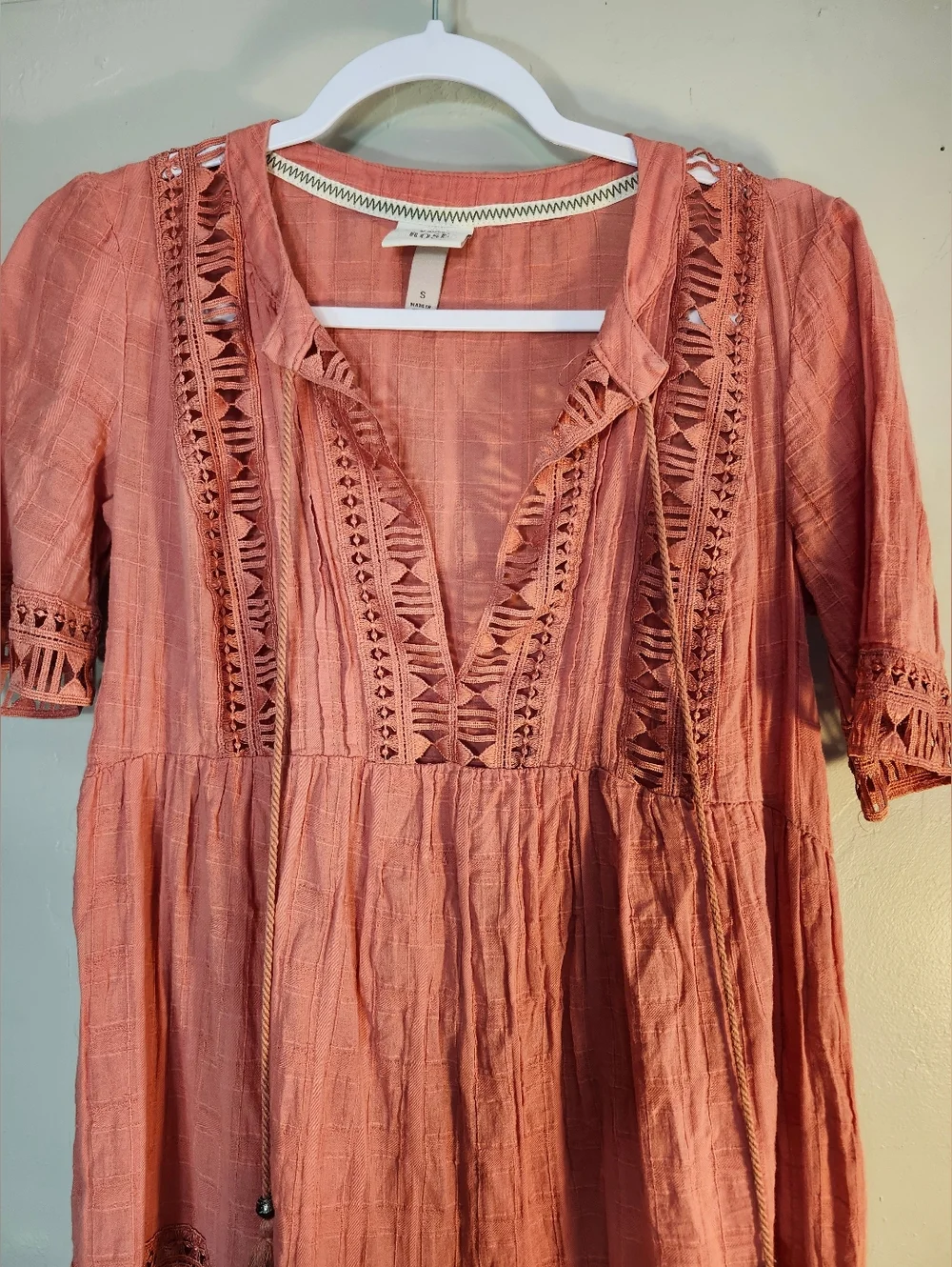 Knox Rose Boho Crochet-Trim Coral Mini Dress - Picture 4 of 7